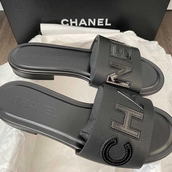 2023 CHANEL CHA NEL LOGO BLACK LEATHER FLAT SHOES SLIDES MULES 37 - Picture 4 of 16